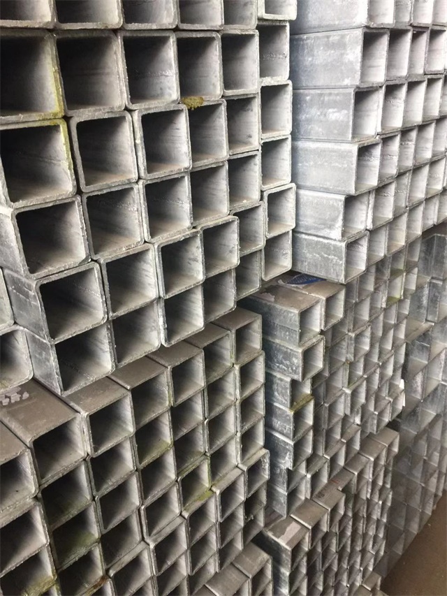 低合金 Q355B 新泰新泰新泰镀锌无缝方管 工程专用无缝新泰新泰新泰镀锌方管